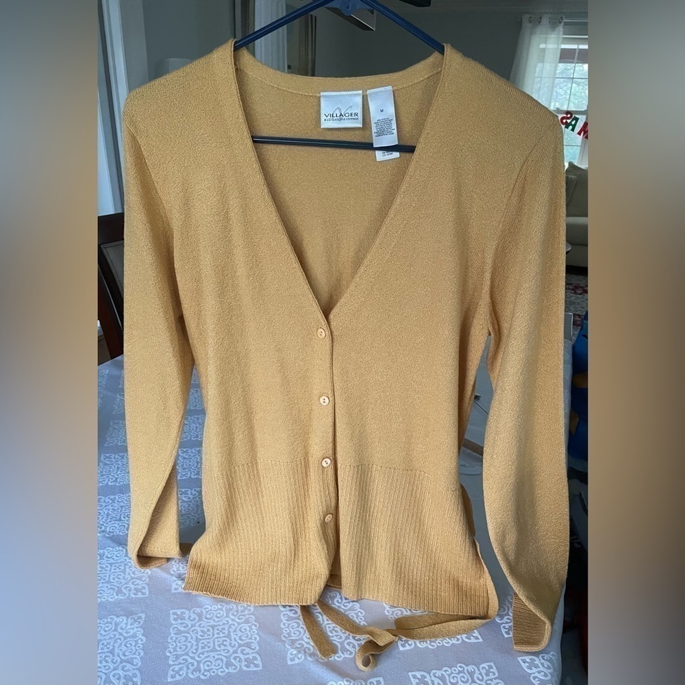 Villager aLiz Claiborne company. Waist Cardigan V- neck gold button classic